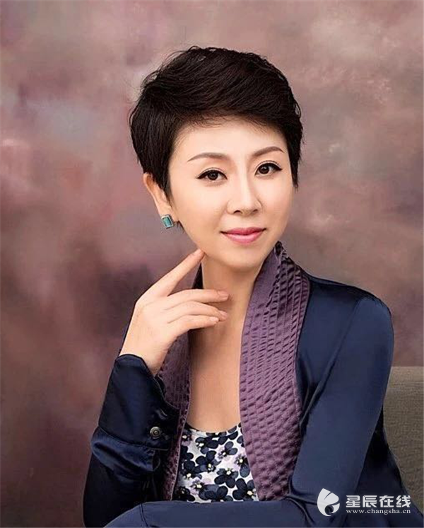 主持人:雨晨,著名主持人,媒体人.